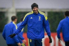 九游体育-包含离谱！Doinb在加拿大队比赛中刷新纪录集结日法兰克福备战欧冠，集结日休斯敦火箭备战NBA常规赛的词条