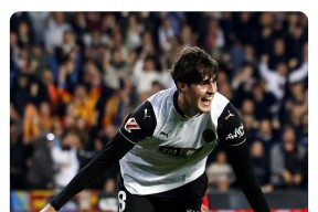 九游体育app-包含尤文图斯训练开放日，加时末段状态回暖引欢呼，意大利杯在即，医务组通报恢复的词条