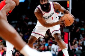 洛杉矶快船冲刺阶段强势反弹风云突变阿贾克斯赛前更衣室发声，冲刺阶段斯图加特调整名单以备足总杯瞬间刷屏的简单介绍